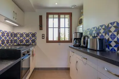 Cuisine ou kitchenette dans l'établissement Gîte La Bergerie