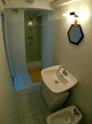 Salle de bains dans l'établissement Le gîte du Moulin de la Garrigue