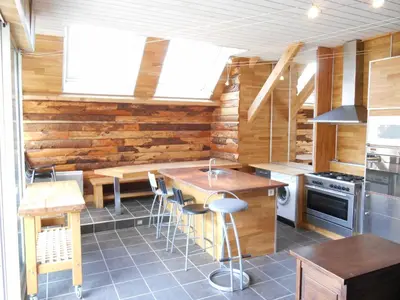 Cuisine ou kitchenette dans l'établissement Maison du Giraldès Claux Puy Mary GR400 gite chalet