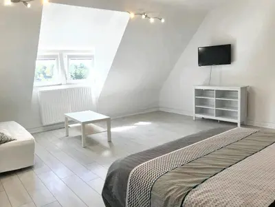 Un ou plusieurs lits dans un hébergement de l'établissement Maison conviviale à Bagnols avec terrasse et jardin