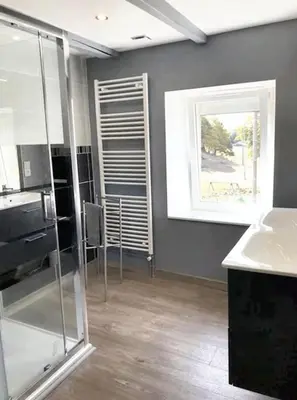Plan de l'établissement Maison conviviale à Bagnols avec terrasse et jardin