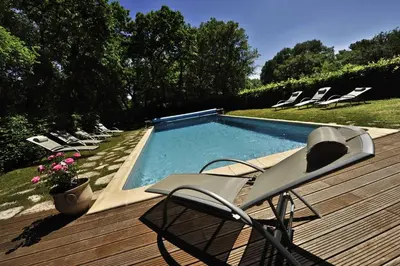 Piscine de l'établissement L'Appartement des Esclargies ou située à proximité