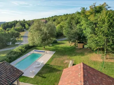 Piscine de l'établissement Cosy cottage in St Medard D'excideuil with pool ou située à proximité