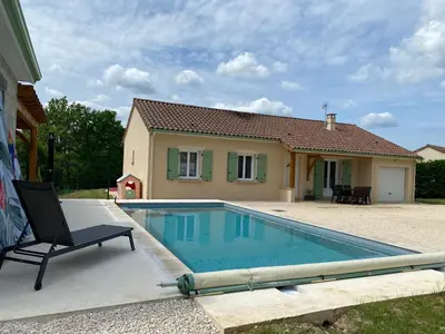 Piscine de l'établissement Vacances à Pomié ou située à proximité
