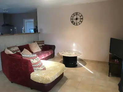 Coin salon dans l'établissement Vacances à Pomié