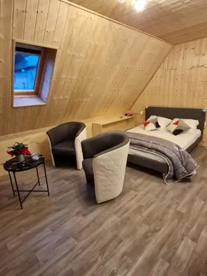 Un ou plusieurs lits dans un hébergement de l'établissement la maison des fleurs studio