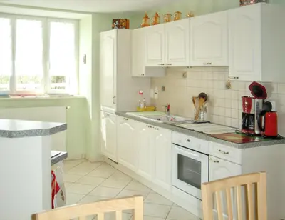 Cuisine ou kitchenette dans l'établissement Maison de charme à Valuéjols avec vue sur les montagnes
