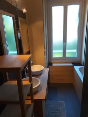 Salle de bains dans l'établissement La petite histoire