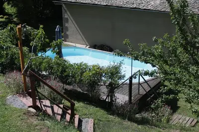 Piscine de l'établissement Acabatz de dintrar ou située à proximité