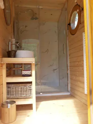 Salle de bains dans l'établissement Acabatz de dintrar