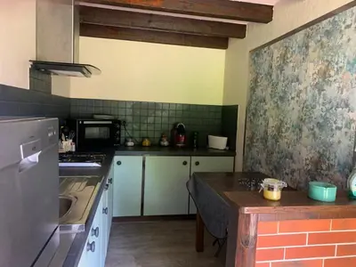Cuisine ou kitchenette dans l'établissement Maison de campagne en Limousin