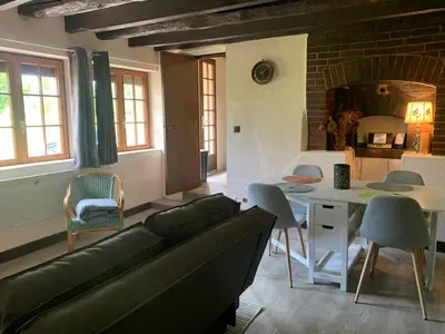 Coin salon dans l'établissement Maison de campagne en Limousin