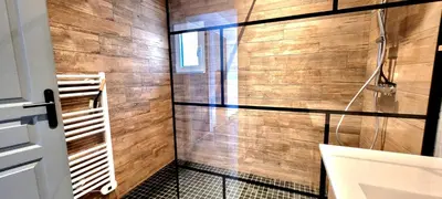 Salle de bains dans l'établissement MAISON PLEIN-PIED DÉTENTE ASSUREE Clim-BBQ