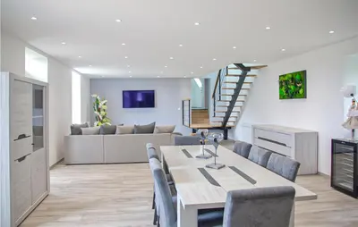 Télévision ou salle de divertissement dans l'établissement Gorgeous Home In Ussel With Wifi