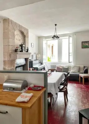 Cuisine ou kitchenette dans l'établissement Maison charmante en Corrèze avec jardin et cheminée