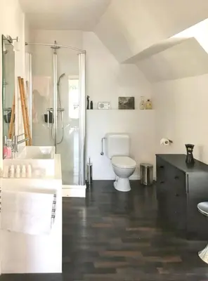 Salle de bains dans l'établissement Maison charmante en Corrèze avec jardin et cheminée