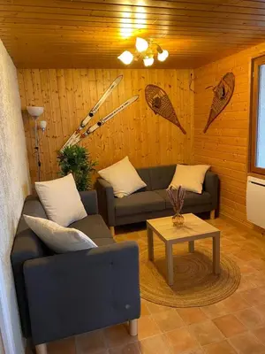 Coin salon dans l'établissement Chalet- Capacité 8/10 pers au cœur de la station