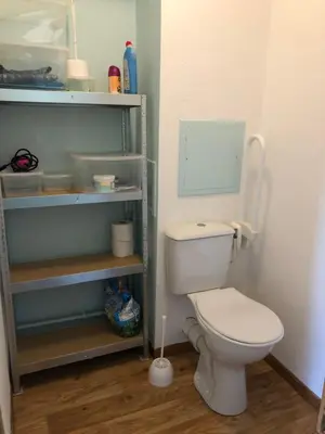 Salle de bains dans l'établissement SUPER BESSE Appartement LE GÎTE BESSARD 6 couchages Le Bois de la Reine