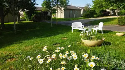 Jardin de l'établissement Complexe Touristique La Montagne Limousine