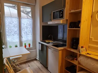 Cuisine ou kitchenette dans l'établissement LE SARCIRON
