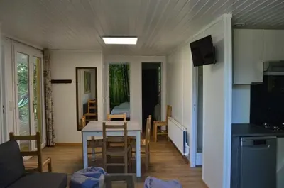 Cuisine ou kitchenette dans l'établissement Domaine des Etangs de Taysse