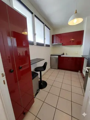Cuisine ou kitchenette dans l'établissement Le Cosy Gaillard 3 étoiles, magnifique vue sur la ville, parking privé et proche du centre
