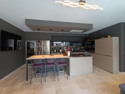 Cuisine ou kitchenette dans l'établissement Villa reposante près de Vayrac avec piscine privée