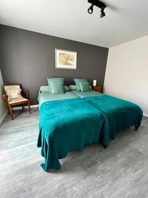 Un ou plusieurs lits dans un hébergement de l'établissement Villa Quintel -Proche gare & centre -JardinBalcon