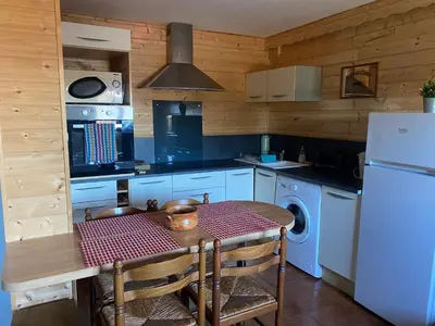 Cuisine ou kitchenette dans l'établissement Les Genêts du Sancy