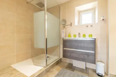 Salle de bains dans l'établissement L'Escapade à la Banut