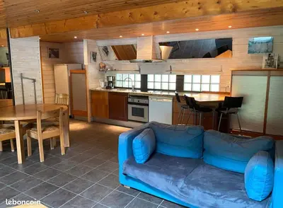 Cuisine ou kitchenette dans l'établissement Maison Auvergne volcan Puy Mary Claux Giraldès GR400