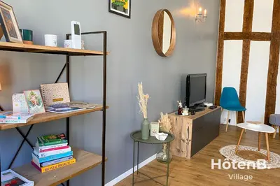 Télévision ou salle de divertissement dans l'établissement T3 Duplex charme de l'ancien - coeur de ville