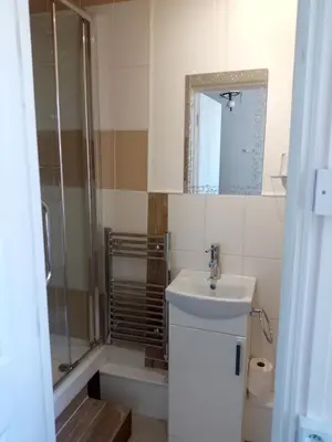 Salle de bains dans l'établissement Maison Les Berrys