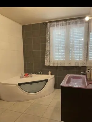 Salle de bains dans l'établissement Au pied de Lascaux