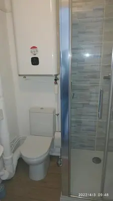 Salle de bains dans l'établissement Logement refait à neuf - Résidence - Chez Christian