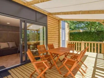 Balcon ou terrasse dans l'établissement Cottage on the edge of the fishing pond