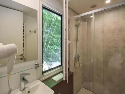 Salle de bains dans l'établissement Cottage on the edge of the fishing pond
