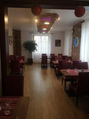 Coin salon dans l'établissement L'auberge des quatre routes