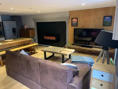 Télévision ou salle de divertissement dans l'établissement Gîte de la Couze pavin