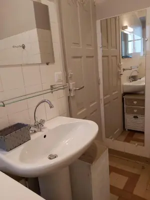 Salle de bains dans l'établissement Le capucin