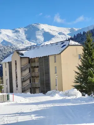 Vue générale sur la montagne ou vue sur la montagne depuis l'appartement
