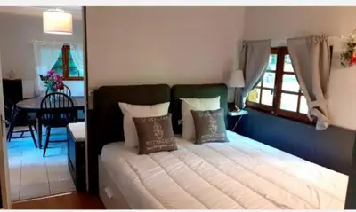 Un ou plusieurs lits dans un hébergement de l'établissement Ma Cabane Au Bord Du Lac
