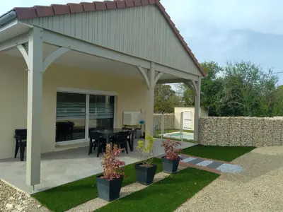 Jardin de l'établissement Gîte D&D avec piscine privative