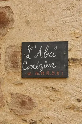 Certificat, récompense, panneau ou autre document affiché dans l'établissement - L'abri correzien - Cœur de cité médiévale