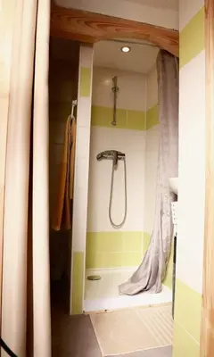 Salle de bains dans l'établissement - L'abri correzien - Cœur de cité médiévale