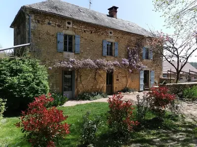 Jardin de l'établissement Maison typique périgourdine avec piscine