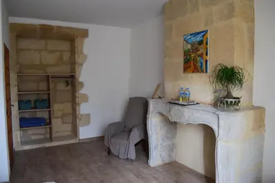 Coin salon dans l'établissement Chambre d'hôtes Auriac du Périgord