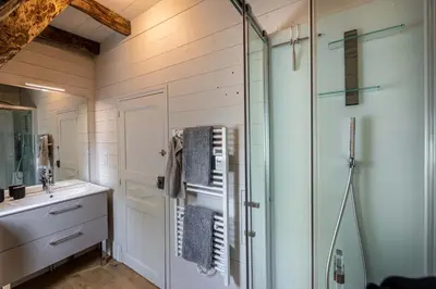Salle de bains dans l'établissement Maison typique des monts du Cantal