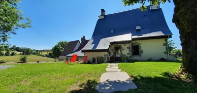 Jardin de l'établissement Maison typique des monts du Cantal