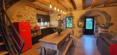 Cuisine ou kitchenette dans l'établissement Maison typique des monts du Cantal